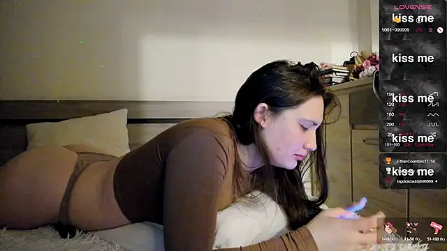 Snapshot of Holly_Molii chatting on 23, 2, 2025 Holly Molii online show from 23, 2, 2025