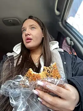 Snapshot of Holly_Molii chatting on 6, 3, 2025 Holly Molii online show from 6, 3, 2025