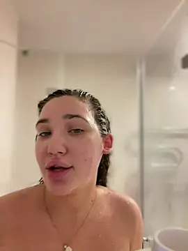 Snapshot of Holly_Molii chatting on 12, 3, 2025 Holly Molii online show from 12, 3, 2025