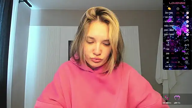 Snapshot of Holly_Molii chatting on 11, 9, 2025 Holly Molii online show from 11, 9, 2025