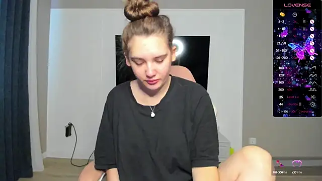 Snapshot of Holly_Molii chatting on 21, 9, 2025 Holly Molii online show from 21, 9, 2025