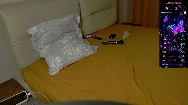 Snapshot of Holly_Molii chatting on 11, 10, 2025 Holly Molii online show from 11, 10, 2025