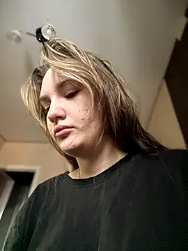 Snapshot of Holly_Molii chatting on 29, 11, 2025 Holly Molii online show from 29, 11, 2025