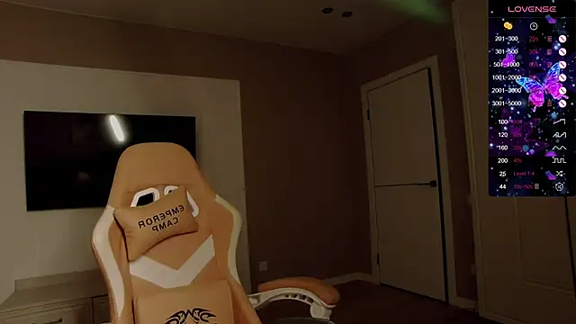 Snapshot of Holly_Molii chatting on 3, 12, 2025 Holly Molii online show from 3, 12, 2025