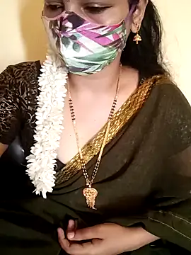 Snapshot of yourtamilcouple chatting on 8, 12, 2024 yourtamilcouple online show from 8, 12, 2024