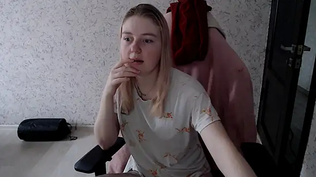 Snapshot of EvaAndLilith chatting on 11, 2, 2025 EvaAndLilith online show from 11, 2, 2025