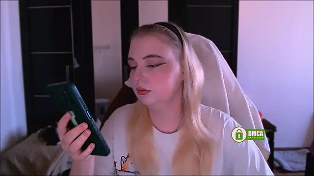 Snapshot of EvaAndLilith chatting on 11, 10, 2025 EvaAndLilith online show from 11, 10, 2025