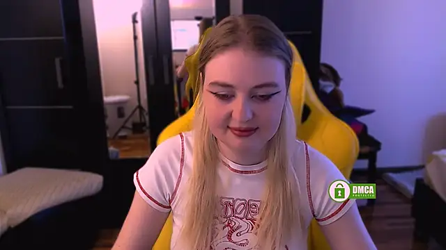 Snapshot of EvaAndLilith chatting on 24, 11, 2025 EvaAndLilith online show from 24, 11, 2025