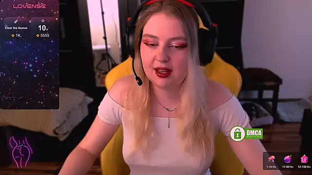 Snapshot of EvaAndLilith chatting on 4, 12, 2025 EvaAndLilith online show from 4, 12, 2025