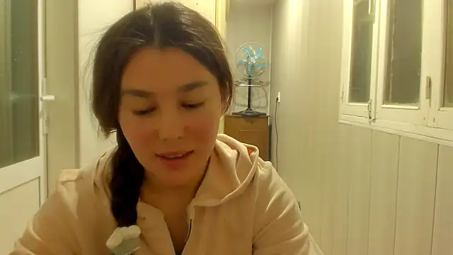 Snapshot of LunaXmii chatting on 1, 11, 2025 LunaXmii online show from 1, 11, 2025