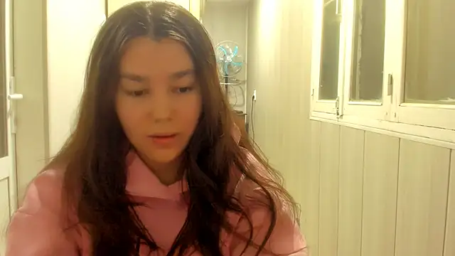 Snapshot of LunaXmii chatting on 8, 11, 2025 LunaXmii online show from 8, 11, 2025