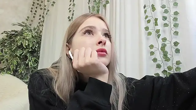 Snapshot of mell_milles chatting on 19, 3, 2025 mell milles online show from 19, 3, 2025