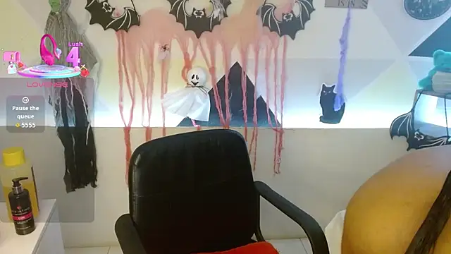 Snapshot of NatashaDormat chatting on 24, 10, 2025 NatashaDormat online show from 24, 10, 2025