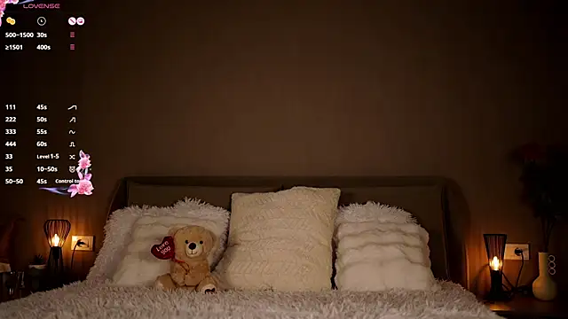 Snapshot of FrancescaNappi chatting on 10, 2, 2025 FrancescaNappi online show from 10, 2, 2025