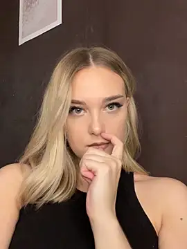 Snapshot of Alisa_Rise chatting on 23, 11, 2025 Alisa Rise online show from 23, 11, 2025