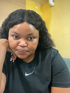 Snapshot of Curveysinaa chatting on 6, 3, 2025 Curveysinaa online show from 6, 3, 2025