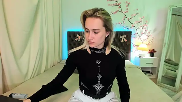 KateOwyns online show from 7, 4, 2026