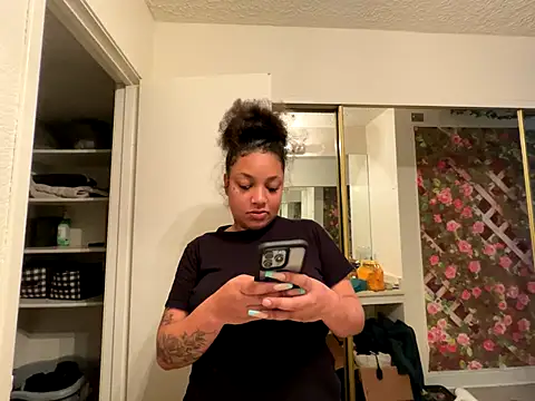 Snapshot of GoddessNih chatting on 24, 10, 2025 GoddessNih online show from 24, 10, 2025