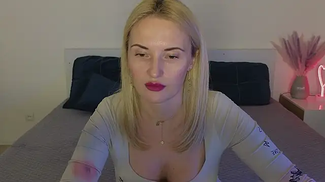 Snapshot of AlisssaRose chatting on 7, 1, 2025 AlisssaRose online show from 7, 1, 2025