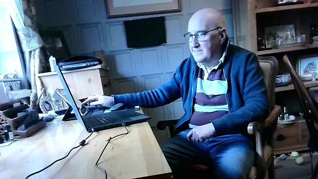 Snapshot of Adamdaddybear chatting on 28, 1, 2025 Adamdaddybear online show from 28, 1, 2025