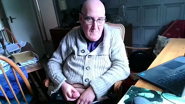 Snapshot of Adamdaddybear chatting on 17, 2, 2025 Adamdaddybear online show from 17, 2, 2025