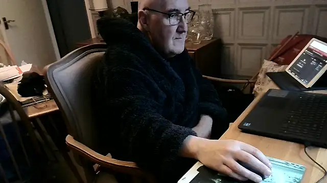 Snapshot of Adamdaddybear chatting on 20, 2, 2025 Adamdaddybear online show from 20, 2, 2025