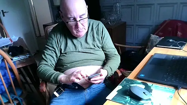 Snapshot of Adamdaddybear chatting on 22, 2, 2025 Adamdaddybear online show from 22, 2, 2025