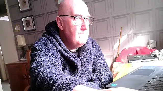 Snapshot of Adamdaddybear chatting on 11, 3, 2025 Adamdaddybear online show from 11, 3, 2025