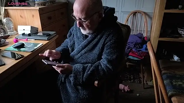 Snapshot of Adamdaddybear chatting on 3, 10, 2025 Adamdaddybear online show from 3, 10, 2025