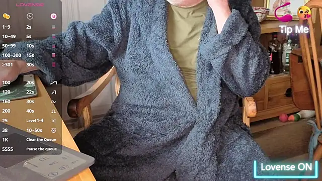 Snapshot of Adamdaddybear chatting on 17, 10, 2025 Adamdaddybear online show from 17, 10, 2025