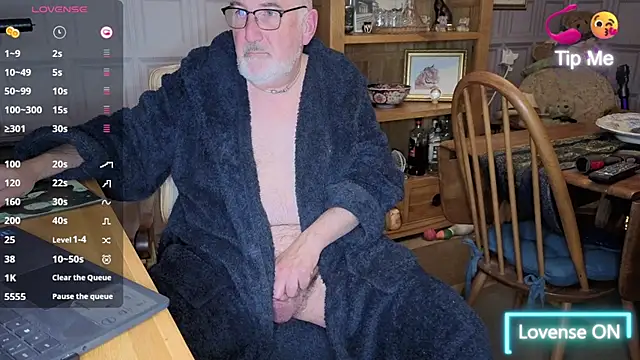 Snapshot of Adamdaddybear chatting on 17, 10, 2025 Adamdaddybear online show from 17, 10, 2025