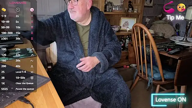 Snapshot of Adamdaddybear chatting on 20, 10, 2025 Adamdaddybear online show from 20, 10, 2025