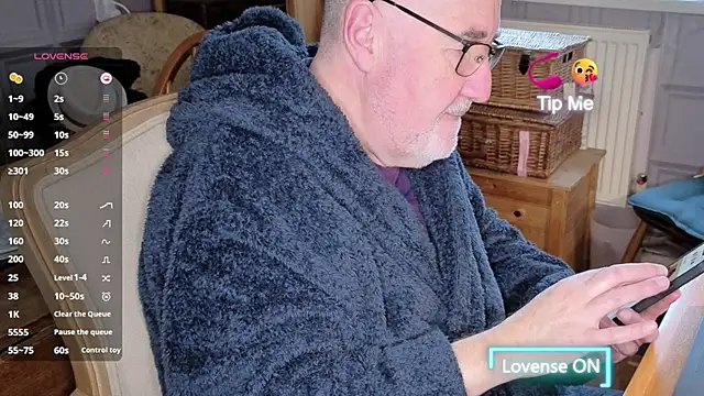 Snapshot of Adamdaddybear chatting on 27, 11, 2025 Adamdaddybear online show from 27, 11, 2025