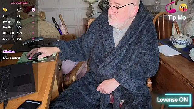 Snapshot of Adamdaddybear chatting on 3, 12, 2025 Adamdaddybear online show from 3, 12, 2025