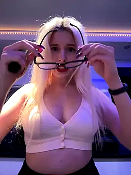 Snapshot of XMelissaX chatting on 3, 10, 2025 XMelissaX online show from 3, 10, 2025