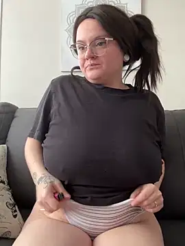 Sweetleeahxx online show from 8, 1, 2025