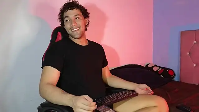 Snapshot of FreyrStyle chatting on 25, 12, 2024 FreyrStyle online show from 25, 12, 2024