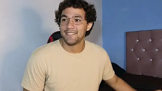 Snapshot of FreyrStyle chatting on 26, 12, 2024 FreyrStyle online show from 26, 12, 2024