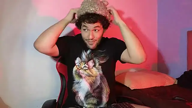 Snapshot of FreyrStyle chatting on 2, 1, 2025 FreyrStyle online show from 2, 1, 2025