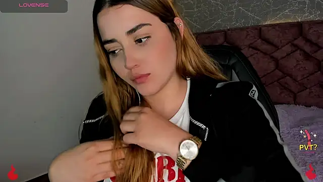 Snapshot of Lucia_star__ chatting on 2, 1, 2025 Lucia star online show from 2, 1, 2025