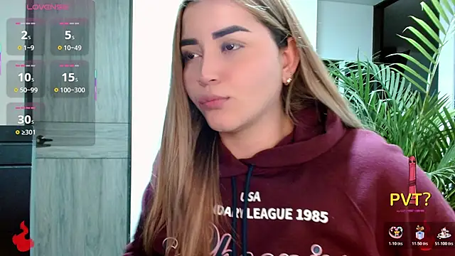 Snapshot of Lucia_star__ chatting on 11, 11, 2025 Lucia star online show from 11, 11, 2025