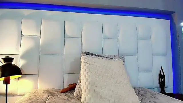 Snapshot of CuteAri chatting on 2, 2, 2025 CuteAri online show from 2, 2, 2025