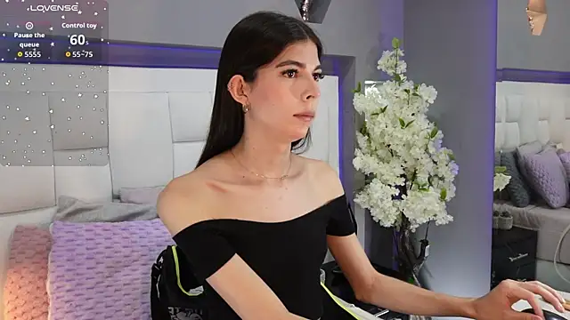 Snapshot of CuteAri chatting on 5, 10, 2025 CuteAri online show from 5, 10, 2025