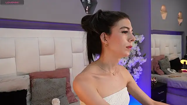 Snapshot of CuteAri chatting on 11, 10, 2025 CuteAri online show from 11, 10, 2025