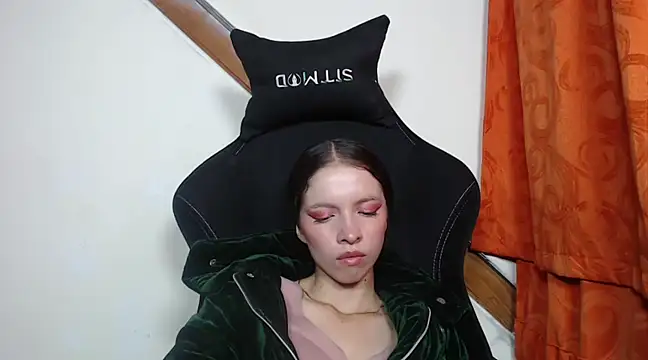 Snapshot of sweetdam12 chatting on 5, 2, 2025 sweetdam12 online show from 5, 2, 2025