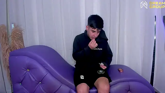 Yourslust  online show from 20, 10, 2025