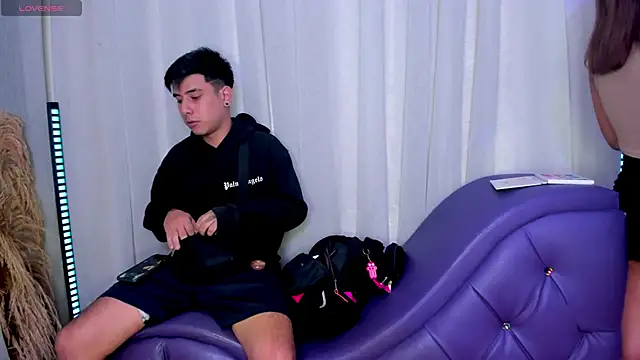 Yourslust  online show from 7, 11, 2025