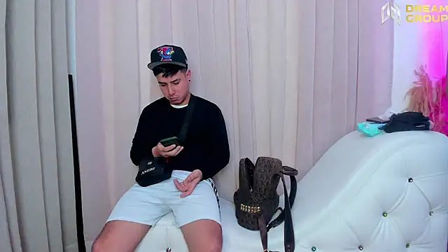 Yourslust  online show from 13, 4, 2026