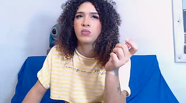 Snapshot of latingirl_curly_hot chatting on 6, 12, 2024 latingirl curly hot online show from 6, 12, 2024