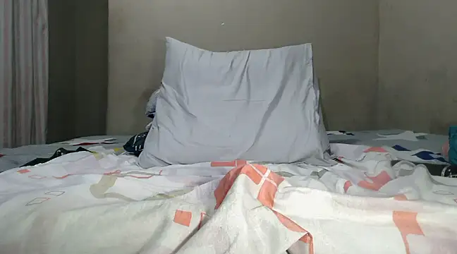 Snapshot of WetwetPussy31 chatting on 5, 3, 2025 WetwetPussy31 online show from 5, 3, 2025
